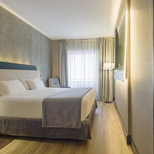 Accessible room Hotel ILUNION Suites Madrid