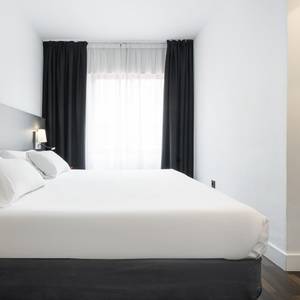 3 person room Hotel ILUNION Suites Madrid