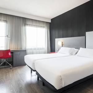 Corporate single room Hotel ILUNION Suites Madrid